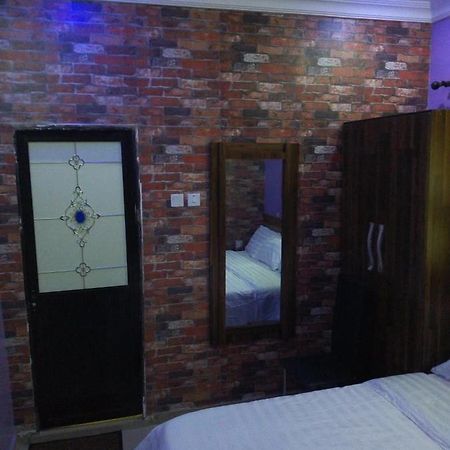 Crestview Hotel & Suites Lagos Buitenkant foto