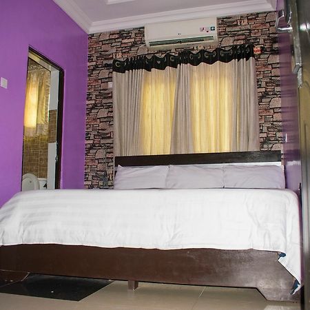 Crestview Hotel & Suites Lagos Buitenkant foto