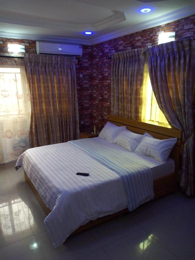 Crestview Hotel & Suites Lagos Buitenkant foto