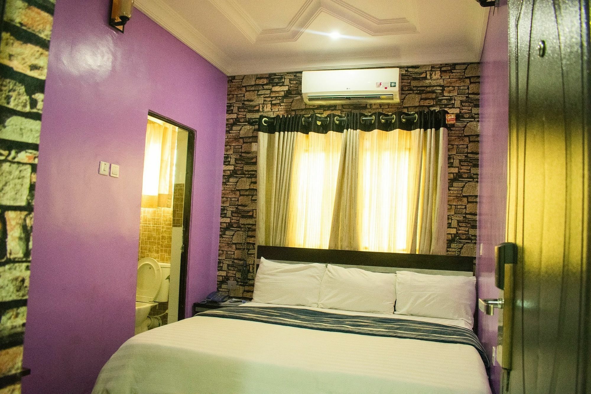 Crestview Hotel & Suites Lagos Buitenkant foto