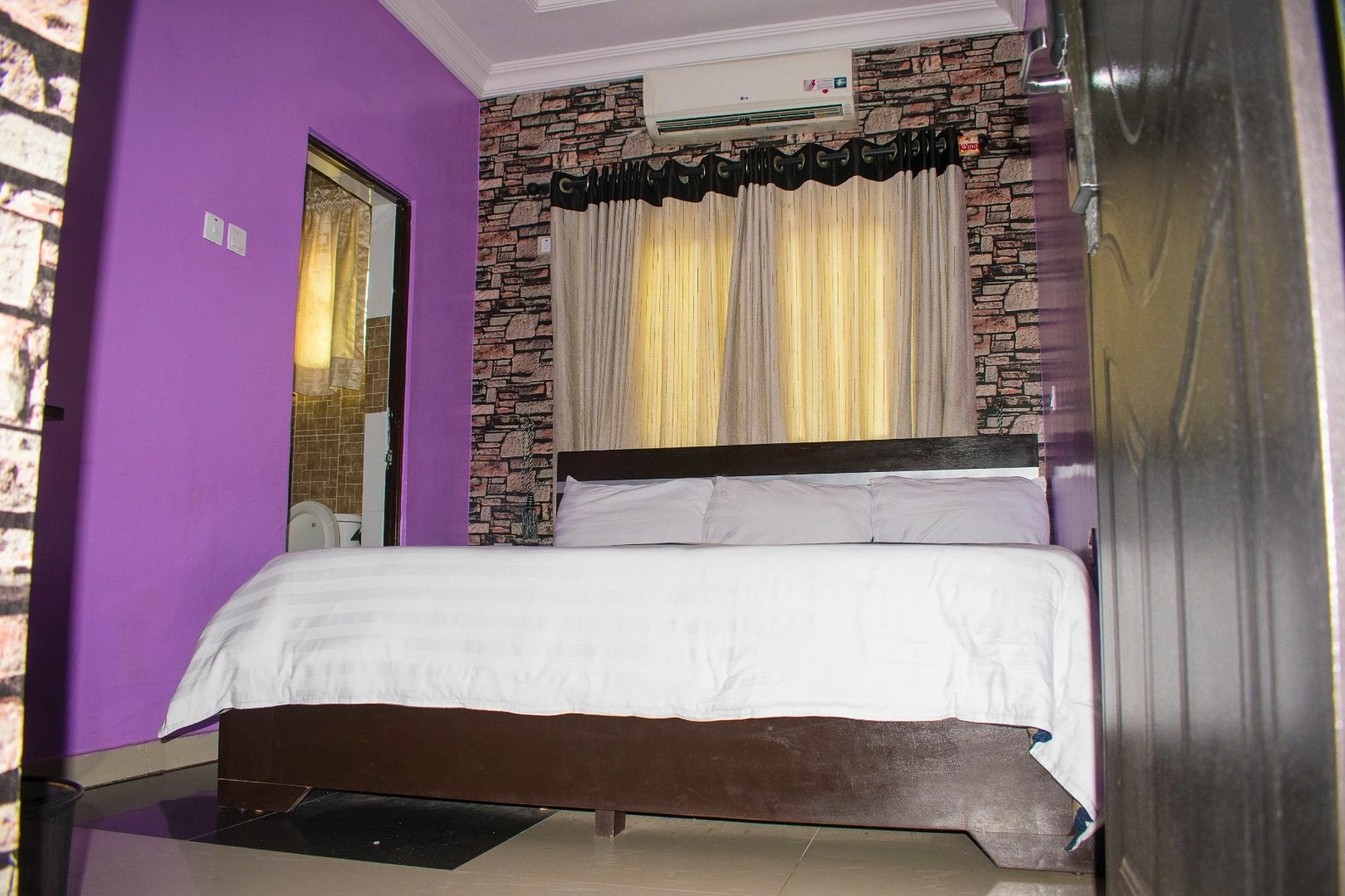 Crestview Hotel & Suites Lagos Buitenkant foto