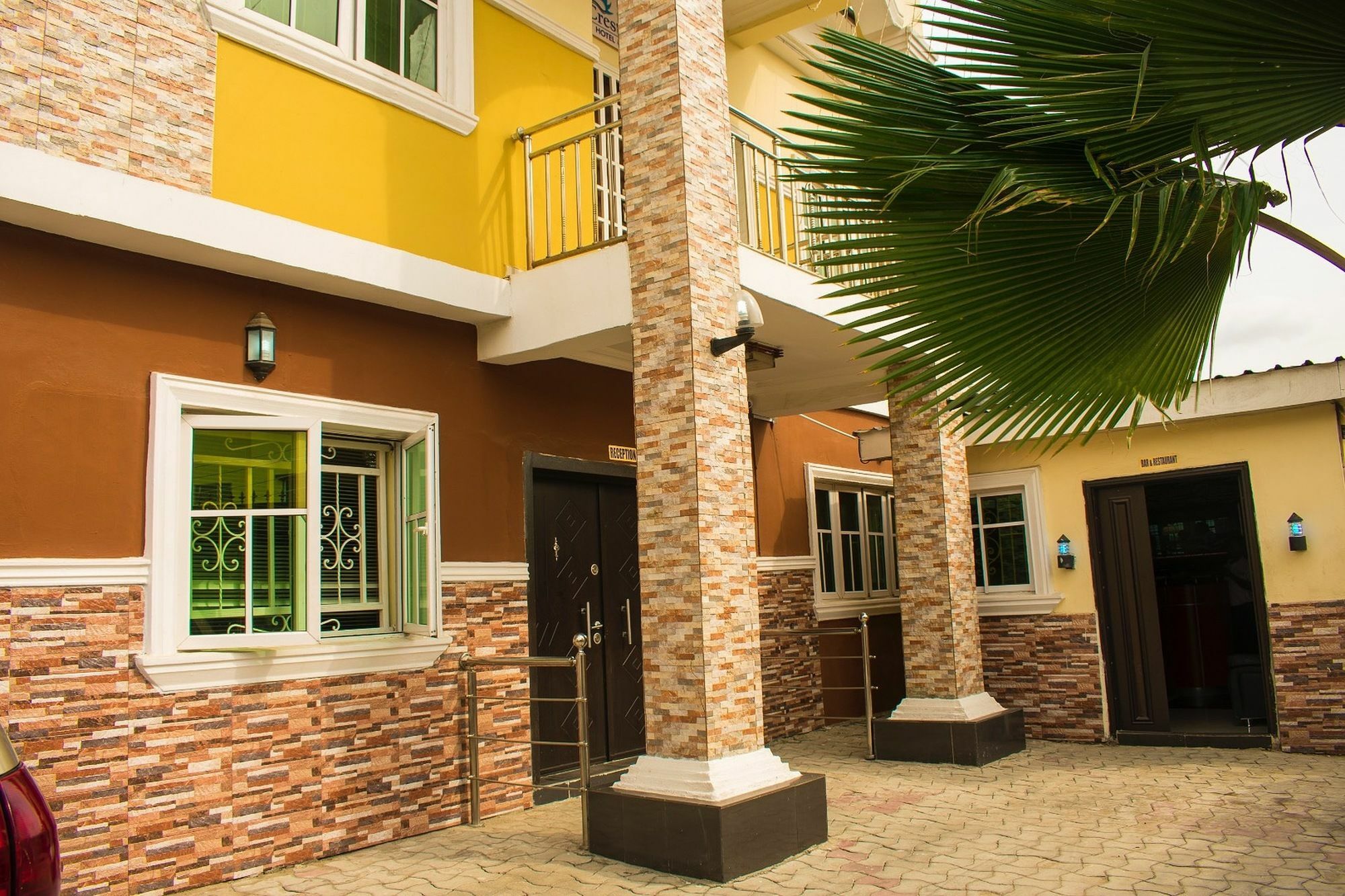 Crestview Hotel & Suites Lagos Buitenkant foto